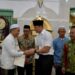 Menteri AHY Serahkan 4 Sertifikat Tanah Wakaf Elektronik di Gresik