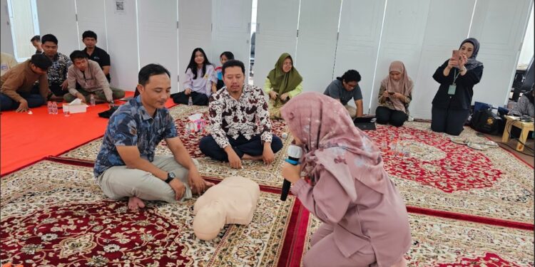Tingkatkan Keterampilan, PLN Gunungputri Kolaborasi Dengan RS HERMINA Berikan Edukasi Bantuan Hidup Dasar Kepada Pegawai dan Mitra Kerja