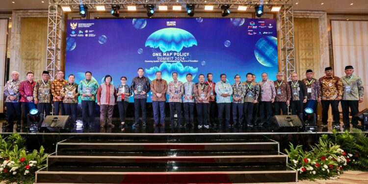 Terima Penghargaan Anugerah One Map Policy, Menteri AHY : Kementerian ATR/BPN Akan Percepat Kebijakan Satu Peta