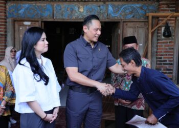 Menteri AHY Bagikan 100 Sertifikat Elektronik, Warga Wonorejo : Yakin Aman Meski Sempat Kaget