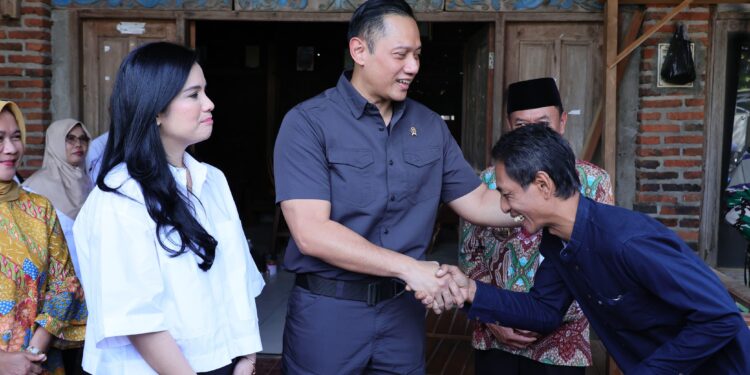 Menteri AHY Bagikan 100 Sertifikat Elektronik, Warga Wonorejo : Yakin Aman Meski Sempat Kaget