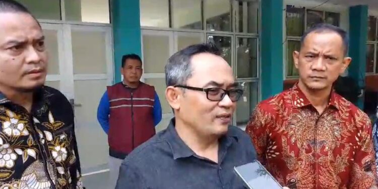 Bikin Bingung, Soal Bangku Kosong di SMPN Ketua dan Wakil Komisi IV Gak Kompak