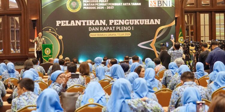 Kukuhkan 667 PP IPPAT, Menteri AHY: Kerja Profesional dan Berintegritas