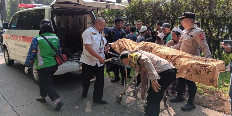 Sakit, Pria Paruh Baya Meninggal di Selokan Jalan Raya Sanja