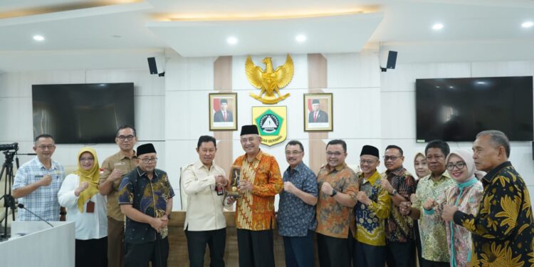 Citra Bakti DPRD Jabar Tengok Jalan Pondok Rajeg