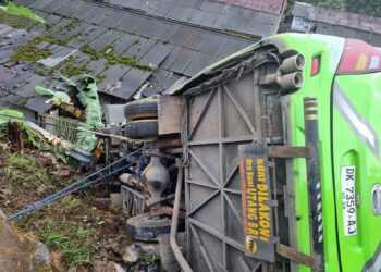 Bus Terguling, 9 Orang Luka Parah