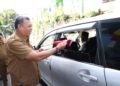 Meriahkan HUT RI ke-79, Diskominfo Kabupaten Bogor Bagikan Bendera di Cisarua