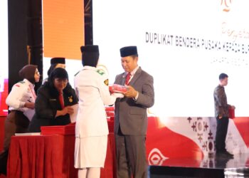 Sestama BPIP Berikan Duplikat Bendera Pusaka kepada 205 Kepala Daerah