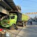 Rem Blong, Truk Muatan Pasir Silika Tabrak Ruko