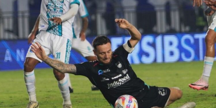 Opening Liga 1, Persib Bandung Buat PSBS Biak Tak Berkutik dengan Skor 4-1