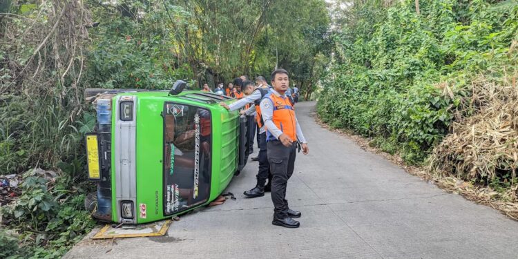 Angkot Terguling di Warumg Bandrek, Ini Penyebabnya