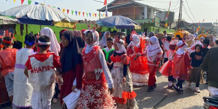 Kebhinekaan Nasional Jadi Tema Karnawal Kostum di Madrasah AL – Muawanah
