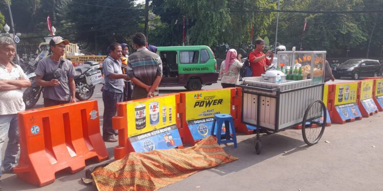 Sedang Layani Pembeli, Pedagang Siomay Meninggal Dunia