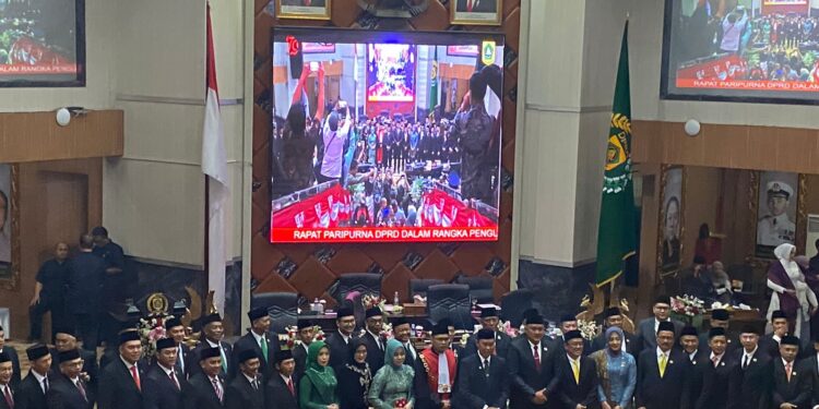 55 Anggota DPRD Resmi Dilantik, Rudy Susmanto : Banyak Wajah Baru
