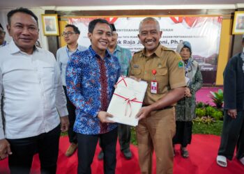 Selamatkan Setengah Triliun Aset Negara, Wamen ATR/Waka BPN Serahkan Sertipikat Tanah ke Pemkot Malang