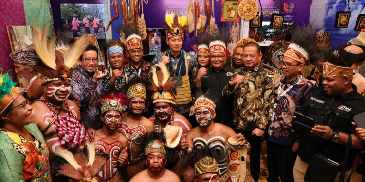 Resmikan Ekshibisi Tanah Ulayat, Menteri AHY Harap Dapat Satukan Visi Sukseskan Pendaftaran Tanah Ulayat di Indonesia dan ASEAN