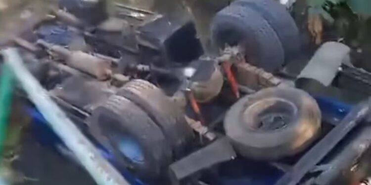 Rem Blong, Truk Tangki Air Terjun ke Sungai