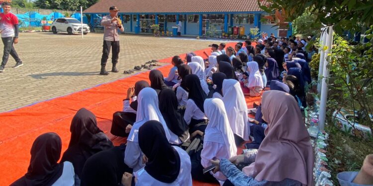 Cegah Bullying dan Bahaya Narkoba, Aiptu Andi Haryanto Sambangi SDN 3 Wanaherang