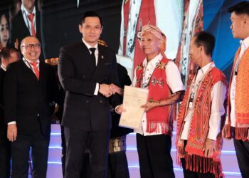 Terima Sertipikat dari Menteri AHY, Masyarakat Hukum Adat di Kapuas Hulu: Ini Penting bagi Keberlangsungan Kami