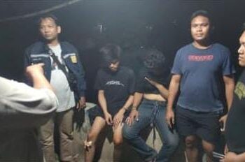 Berniat Ambil Paket Sabu di Poskamling, Dua Pria Dapat Bogem Mentah Warga