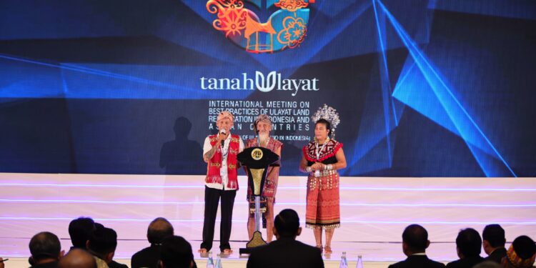 Terima Sertipikat Tanah Ulayat, Apai Janggut: Jaga dan Peliharalah Wilayah Adat