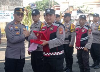 Apresiasi Kinerja Personil, AKP Hendra Berikan Ini