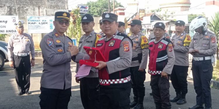Apresiasi Kinerja Personil, AKP Hendra Berikan Ini