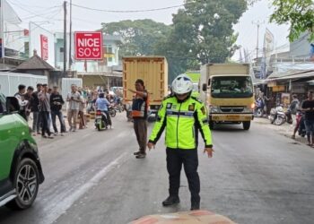 Gagal Menyalip Bus, Kepala Wanita Ini Terlindas