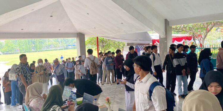 Ratusan Pencaker Ikuti Job Fair 2024 di Gedung Tegar Beriman