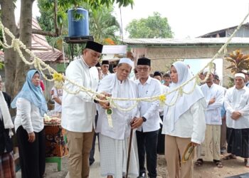 Gunting Pita Makam Mbah Pangeran Sake di Citeureup, Cabup Rudy Susmanto Khusyuk Ikuti Setiap Prosesi