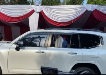 Wakil Presiden terpilih Gibran Rakabuming Raka tiba di kediaman Prabowo Subianto