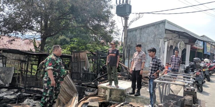 Konsleting Listrik, Lima Kios di Pasar Jumat Ludes Terbakar