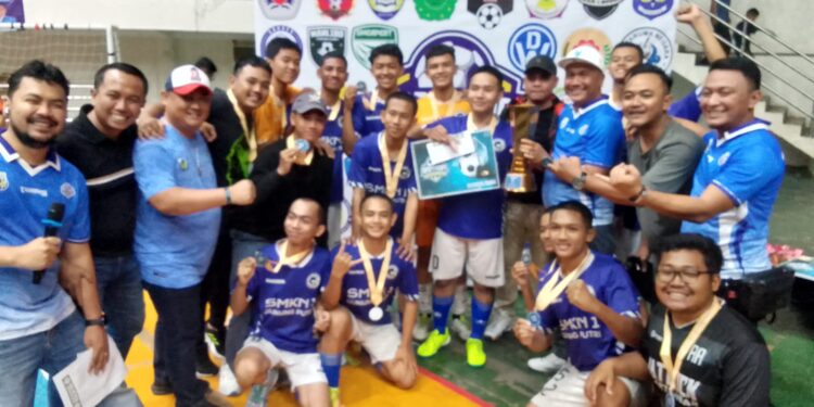 SMKN 1 Gunung Putri duduki Peringkat ke Tiga Turnamen Futsal DPD KNPI, Fadly : Tahun Depan Kita buat Lebih Besar