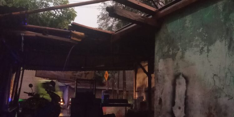Angin Puting Beliung hantam Rumah Ketua RT di Tanjungrasa