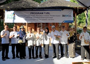 PLN UID Jabar Dorong Pembangunan Berkelanjutan di Desa Adat Kampung Kuta Melalui Program TJSL