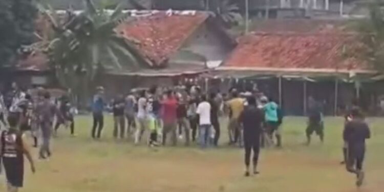 Kades Cup Desa Tanjungsari Ricuh, Endang: Kompetisi Dihentikan !!!!!