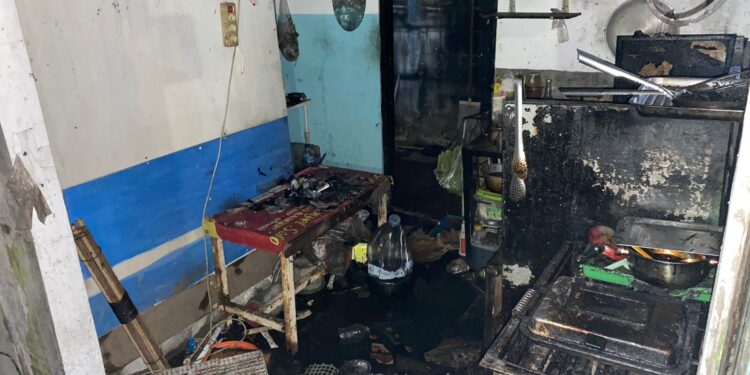 Gegara Lupa Matiin Kompor, Warung Ayam Geprek Ludes Terbakar