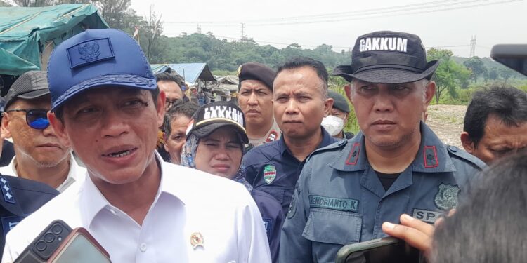 Menteri Hanif Faisol : TPA ilegal Milik PT Aspek Kumbong akan Kita Tutup