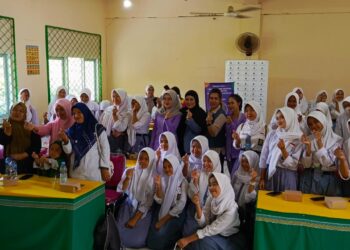 Beri Bekal Generasi Muda, Lita Faluvi “dor to dor” Sekolah SMK