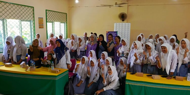 Beri Bekal Generasi Muda, Lita Faluvi “dor to dor” Sekolah SMK