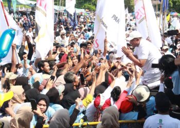 Kampanye Terakhir, Cabup Bogor Rudy Susmanto Diarak Ribuan Relawan Menuju Sentul