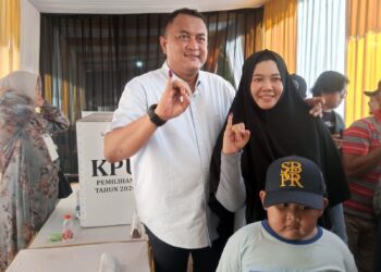 Calon Bupati Bogor Rudy Susmanto Nyoblos di TPS 03 Puri Nirwana Estate, Target 80 Persen