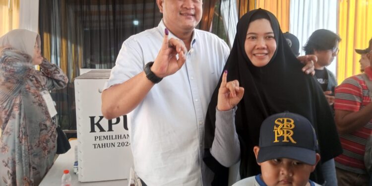 Calon Bupati Bogor Rudy Susmanto Nyoblos di TPS 03 Puri Nirwana Estate, Target 80 Persen