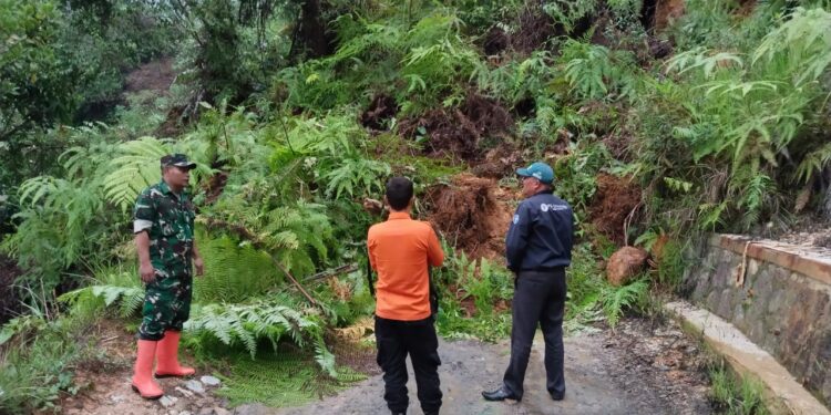 Akses Jalan Tertimbun Longsor, Logistik Pemilu Gak Bisa Diangkut
