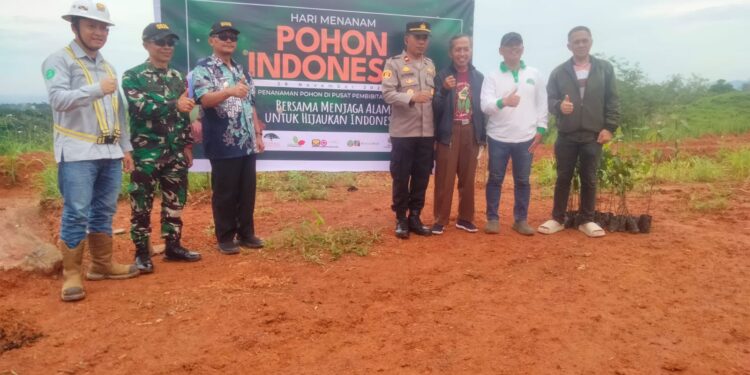 Gandeng Muspika, Yayasan Budiasih Tanam 2.000 Pohon di Sukamakmur
