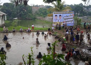 Jaro Ade “Ngubek Empang” Bareng Warga Kampung Cipayung