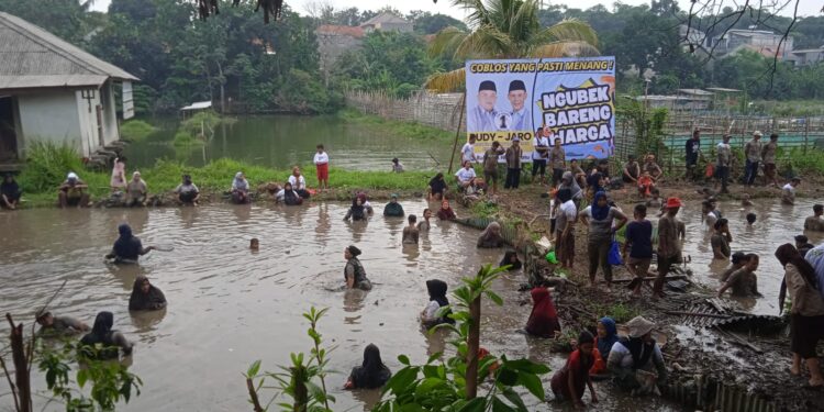 Jaro Ade “Ngubek Empang” Bareng Warga Kampung Cipayung