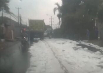 PT Anugerah Buang Limbah Busa sampai ke Jalan saat Hujan, HRD : Biasanya Keselokan