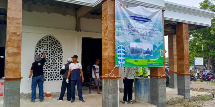 Peringati HBI, PT Indocement Tunggal Prakasa Tbk Bangun RTLH dan Cat Mushala Samaduha