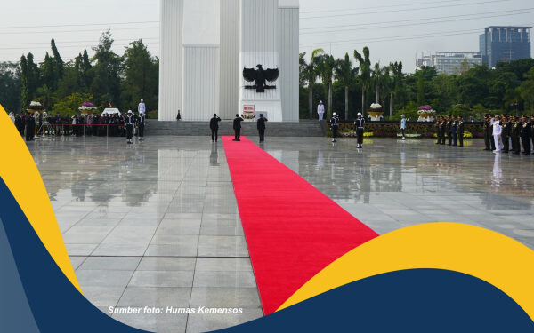Beri Penghormatan kepada Para Pahlawan Bangsa, Menteri Nusron dan Wamen Ossy Ikuti Upacara Peringatan Hari Pahlawan